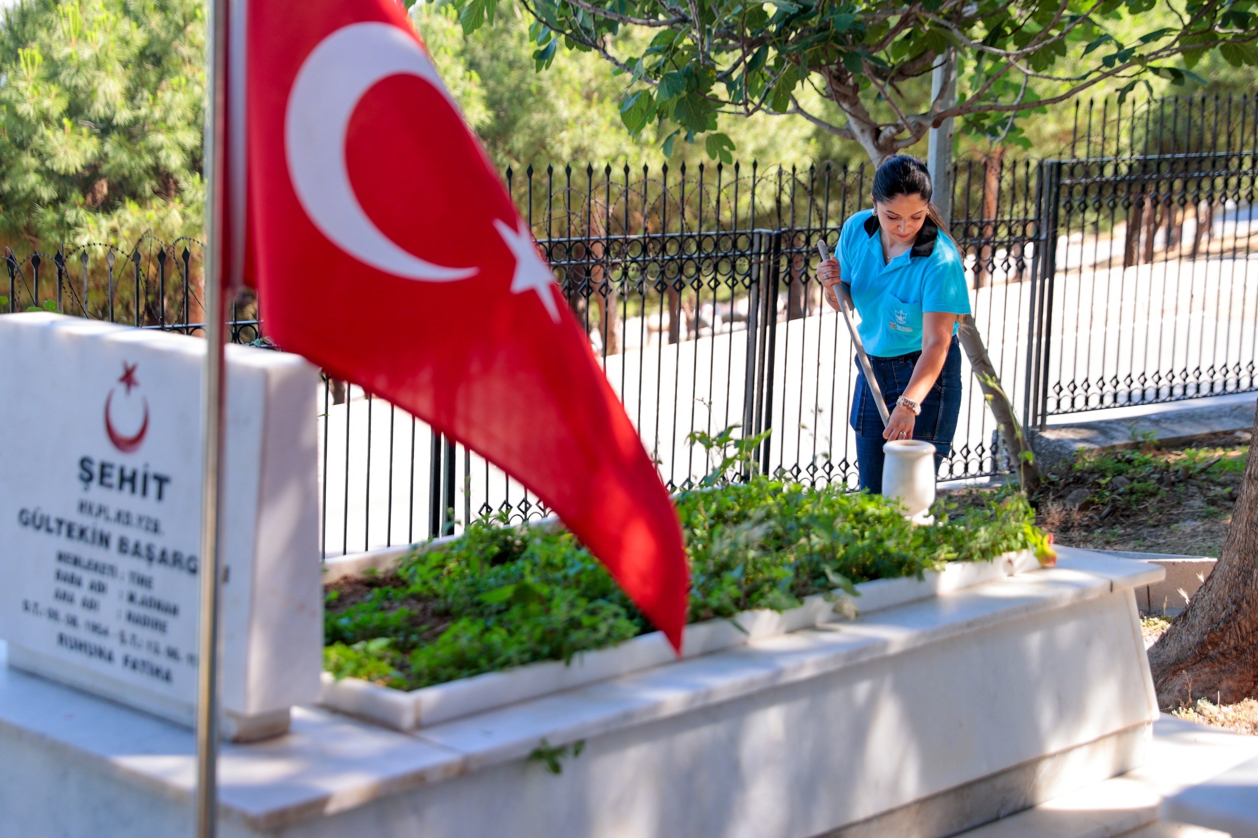 Kadifekale Şehitliği’nde saygı ve vefa mesaisi